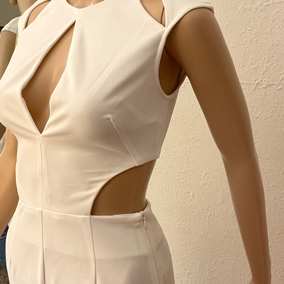 Jumpsuit with cutouts 📐🤍🪞 - Picture 6 of 12